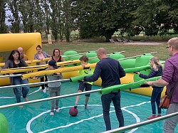 Babyfoot géant humain