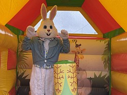 chateau gonflable lapin de paques
